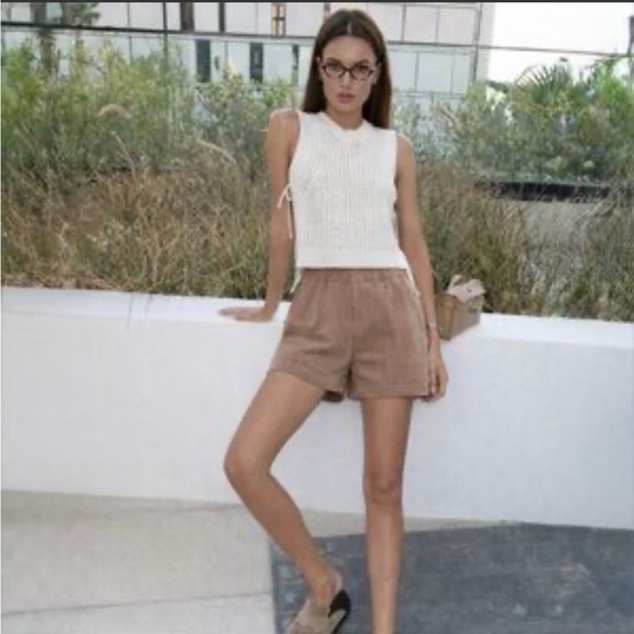 Aritzia Wilfred Bossier Faux Suede Shorts - Picture 2 of 7